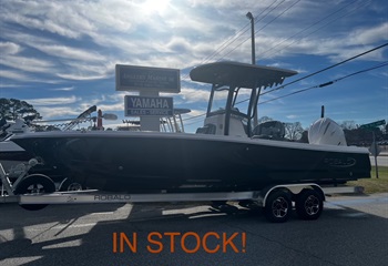 2025 Robalo 246 Cayman Deepwater Black Boat